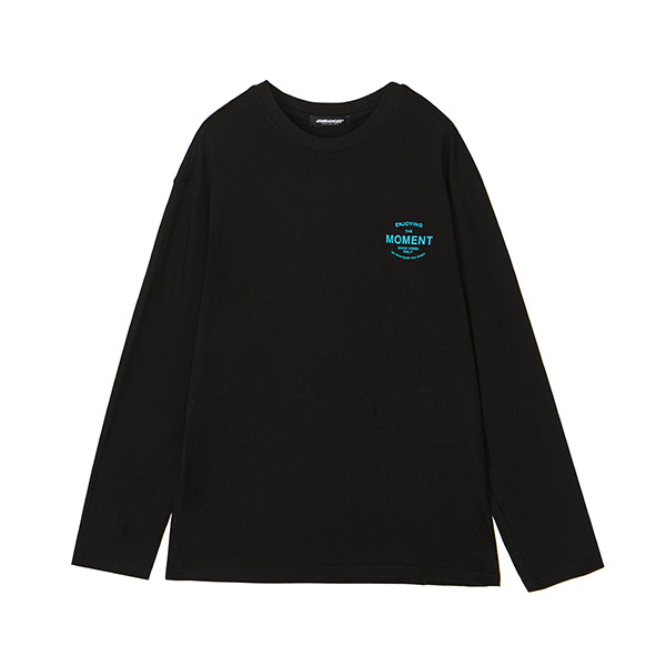 남성) 원형 레터링 아트웍 긴팔 티셔츠(세미오버)_AM1WTS203-BK